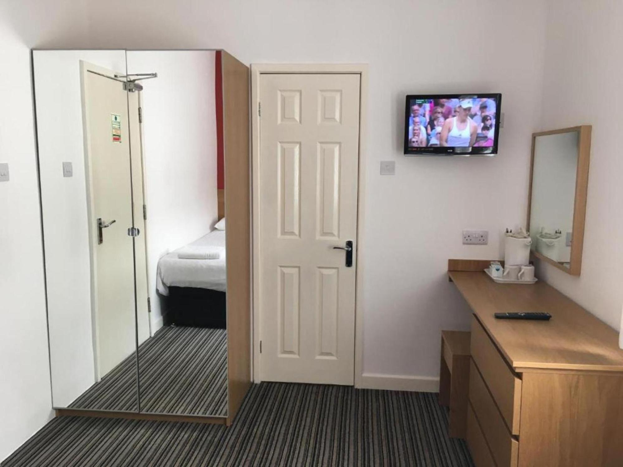 Oyo Wave Crest Hotel — Photos 3